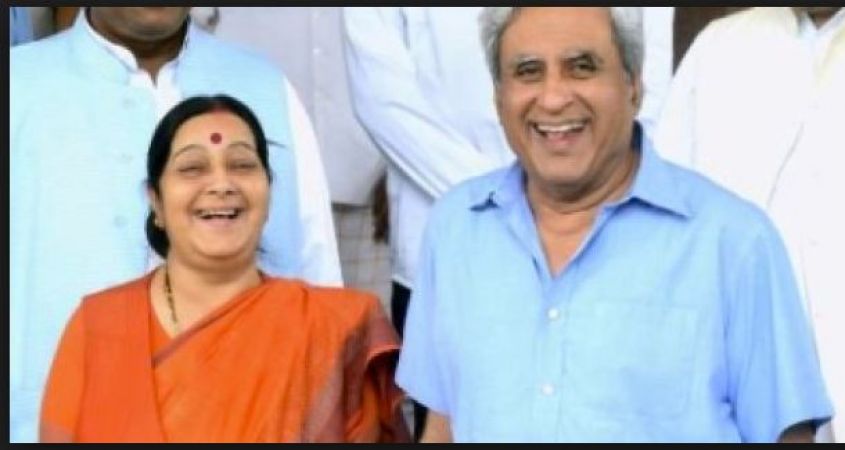 Sushma Swaraj prefix 'Chokidar' in her name, her husband ’s comment epic on it…