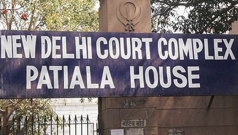 दिल्ली की अदालत ने टीएमसी सांसद अभिषेक बनर्जी की पत्नी रुजिरा के खिलाफ वारंट जारी किया
