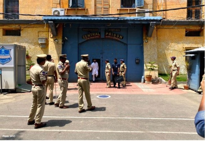 Rahul Gandhi visits NSUI leaders at Hyderabad prison
