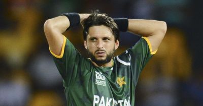 He sure is talented enough to become a politician: Imran Farhat  lashes out at Shahid Afridi