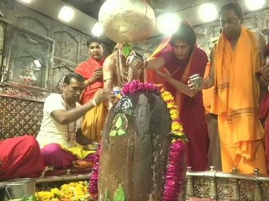 Watch video: Priyanka Gandhi Vadra offers prayers at Mahakaleshwar temple in Ujjain