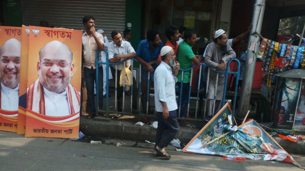 Ahead of Amit Shah's roadshow, PM Modi and Party President's posters removed in Kolkata