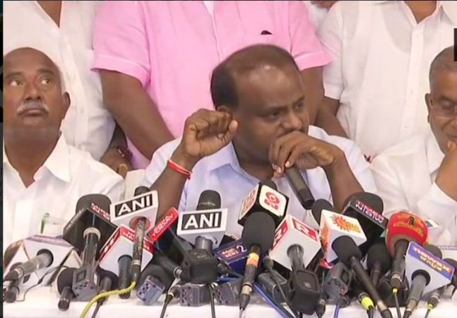 K'taka Polls : JD(S) MLAs are being offered Rs 100 crore each,  Kumaraswamy alleges