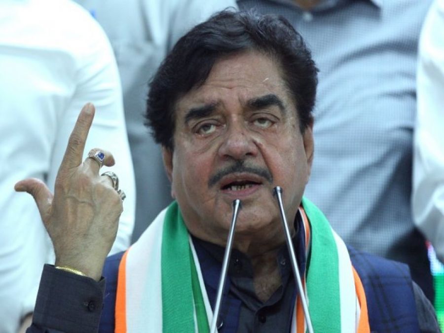 It's time for PM Modi to pick up his jholi and leave: Shatrughan Sinha