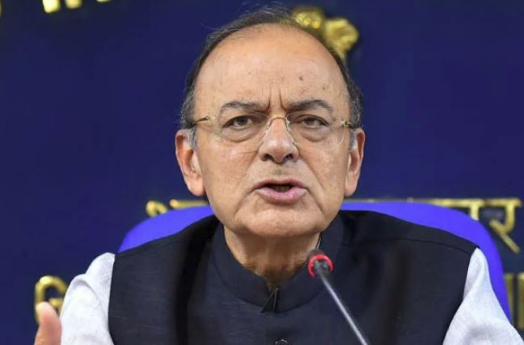 Arun Jaitley attacks congress, says, 'Without the family, they don’t get the crowd'