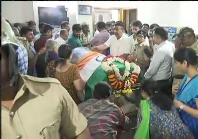 National flag draped over casket carrying mortal remains of Union Minister Ananth Kumar