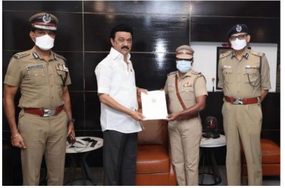 TN CM Stalin praises woman Cop who saved man during Chennai rains