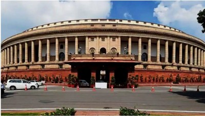 संसद सत्र: विपक्ष ने नहीं मानी पीएम मोदी की अपील, भारी हंगामे के बीच लोकसभा की कार्रवाई स्थगित