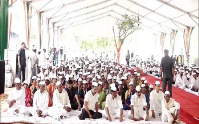 Rahul Gandhi addresses Bharat Jodo Yatra in Mysuru amid torrential rain