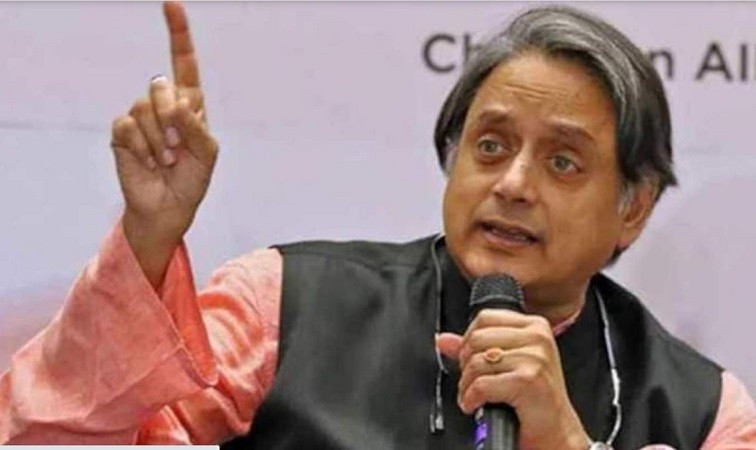 Tharoor facing differential treatment from the party leaders