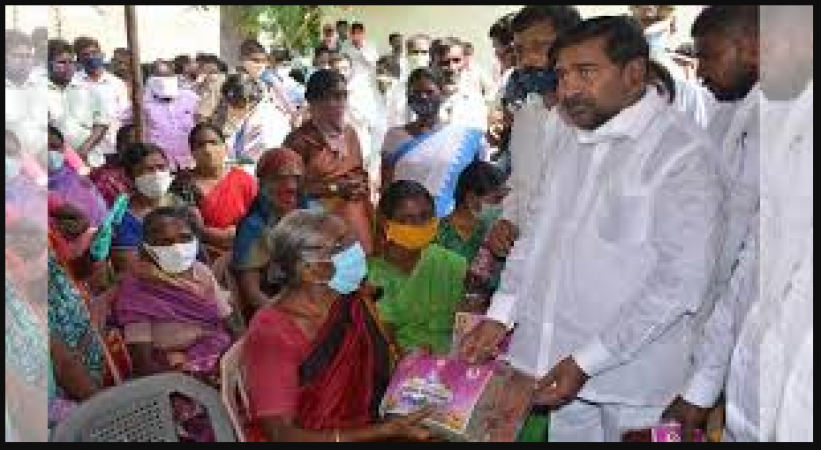 Batuka sarees project provides suitable work for weavers: Energy Minister G Jagadish Reddy