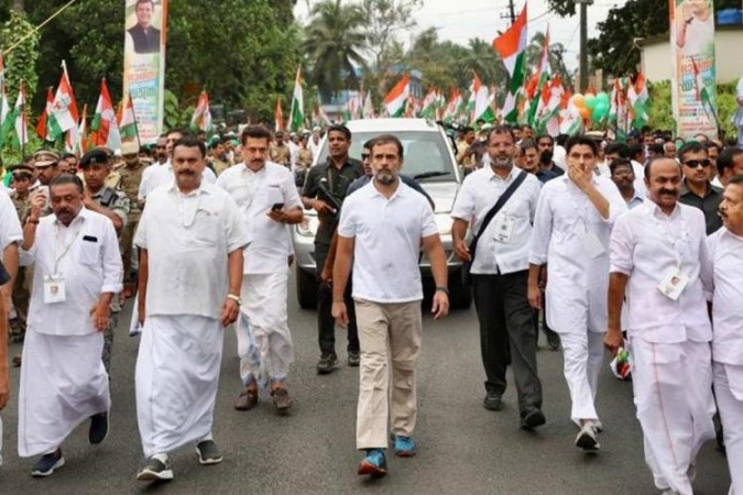 Rahul Gandhi resumes Bharat Jodo Yatra from Andhra's Banavasi village
