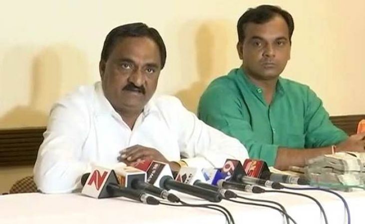 Hardik Patel’s aide Narendra Patel claims of being offered  Rs 1 crore by BJP, Varun Patel discards it