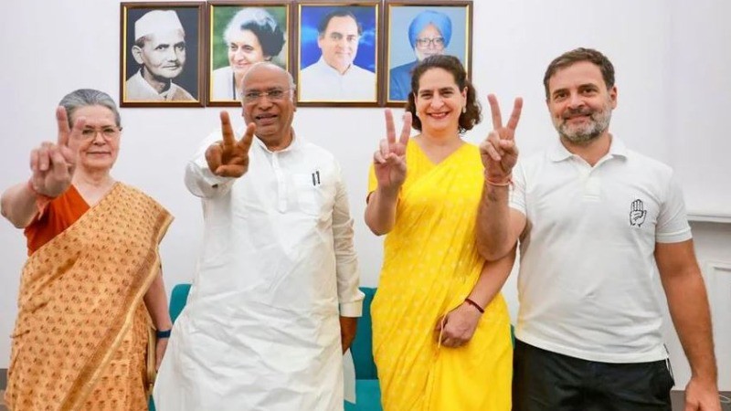 Rahul Gandhi, Kharge Reaches Kerala for Priyanka Gandhi's Wayanad By-Poll Nomination