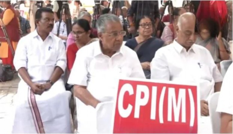 Kerala CM Joins Anti-Israel Protest amidst 3 Bomb Blasts in state