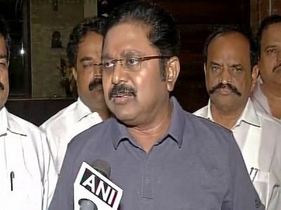 TN Assembly Speaker issues notice to 19 AIADMK