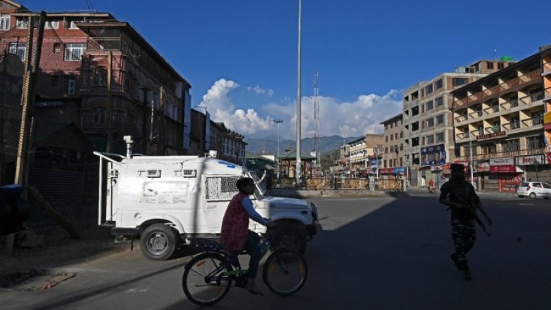 गिलानी की मौत को लेकर कश्मीर में लगातार तीसरे दिन जारी रहा लॉक डाउन
