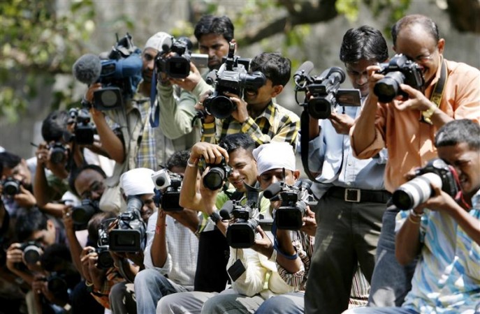Telangana: Journalists who have been infected by the coronavirus to get aid