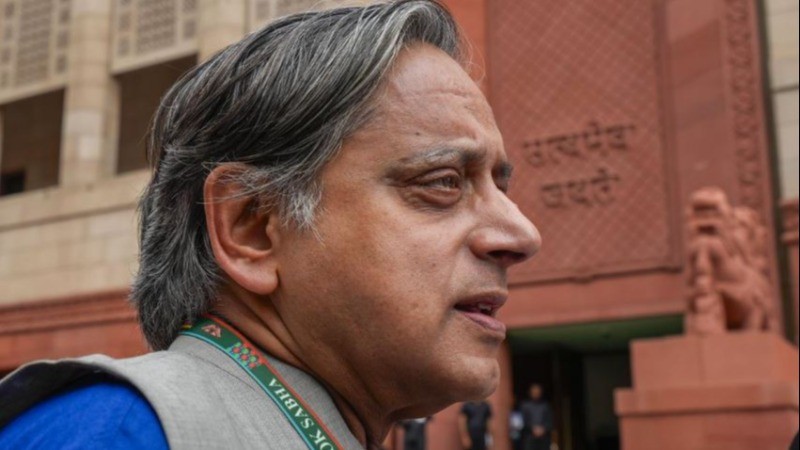 SC Stays  Defamation Case Against Shashi Tharoor Over ‘Scorpion’ Remark