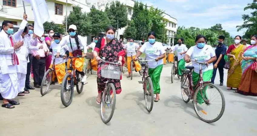 Poshan Maah: Smriti Irani flags off cycle rally in Manipur as part of “Poshan Maah”