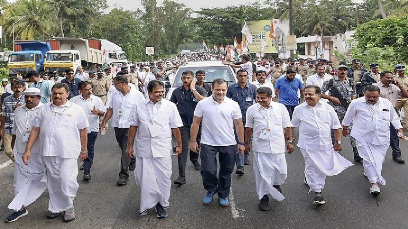 Eighth Day Bharat Jodo Yatra: Rahul Gandhi moves to Navayikkulam