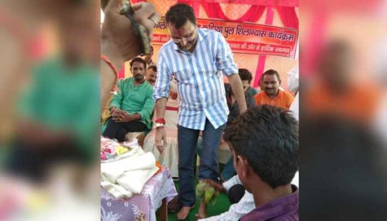 Congress demands action against BJP MP Nishikant Dubey who let wash his feet