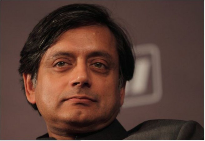 'O Mitron' is more dangerous than Omicron..', Shashi Tharoor taunts PM Modi