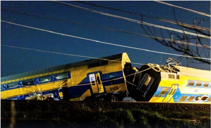 Train derails near The Hague kills 1, injures many