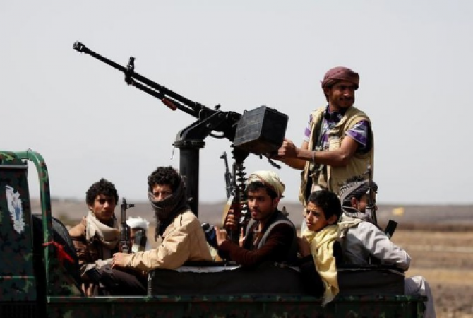 The UN Security Council urges peace talks and denounces the Houthi escalation in Yemen.