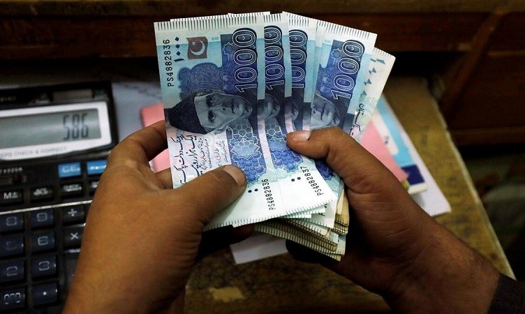 Pakistani rupee plummets to all-time low against USD