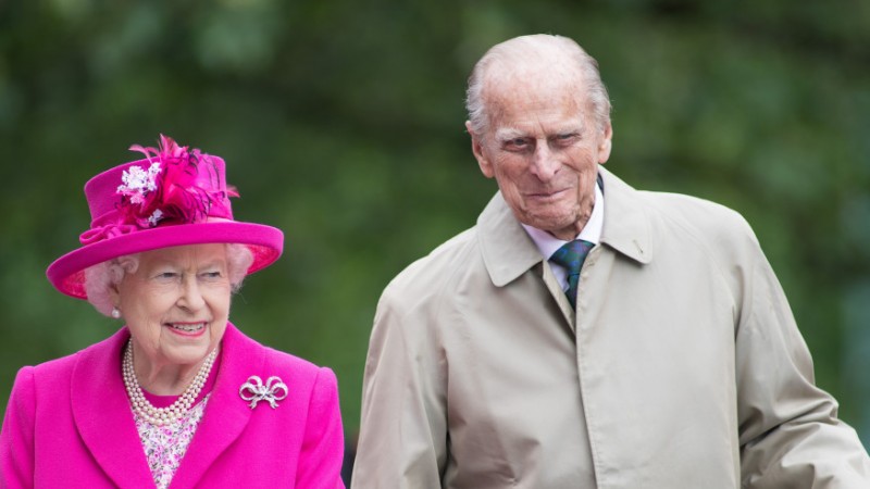 ब्रिटेन की महारानी एलिजाबेथ के पति का निधन, 99 उम्र में ली अंतिम साँस