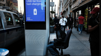एफबीआई ने अमेरिकियों को सार्वजनिक स्थानों पर फोन चार्जिंग स्टेशन की दी चेतावनी