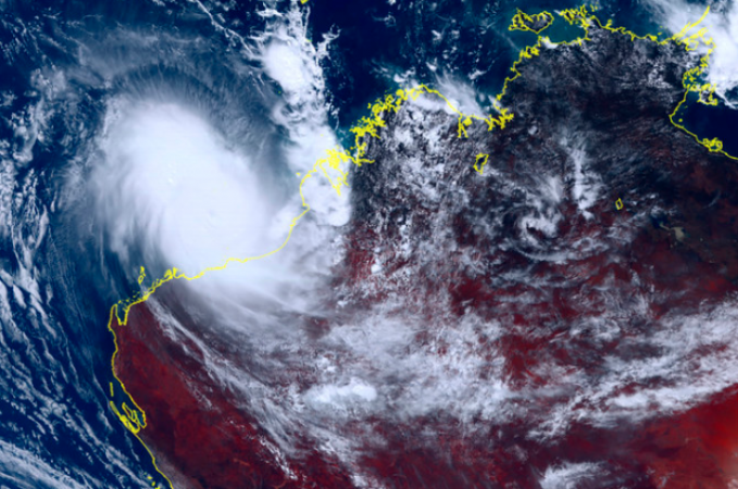 Australia's northwest coast has been pounded by powerful Cyclone Ilsa