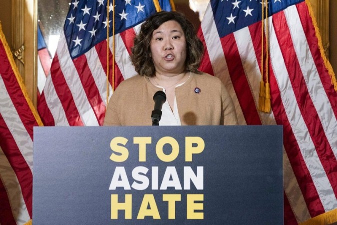 अमेरिकी सीनेट ने एशियाई विरोधी घृणा अपराधों के बिल पर खुली बहस के लिए दिया वोट
