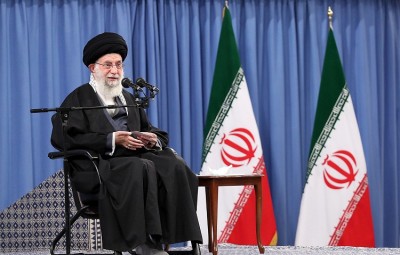 ईरान के सर्वोच्च नेता ने परमाणु समझौते को पुनर्जीवित करने के दोहराए अमेरिकी प्रतिबंध