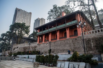 Chinese craftsmen revive century-old British heritage building