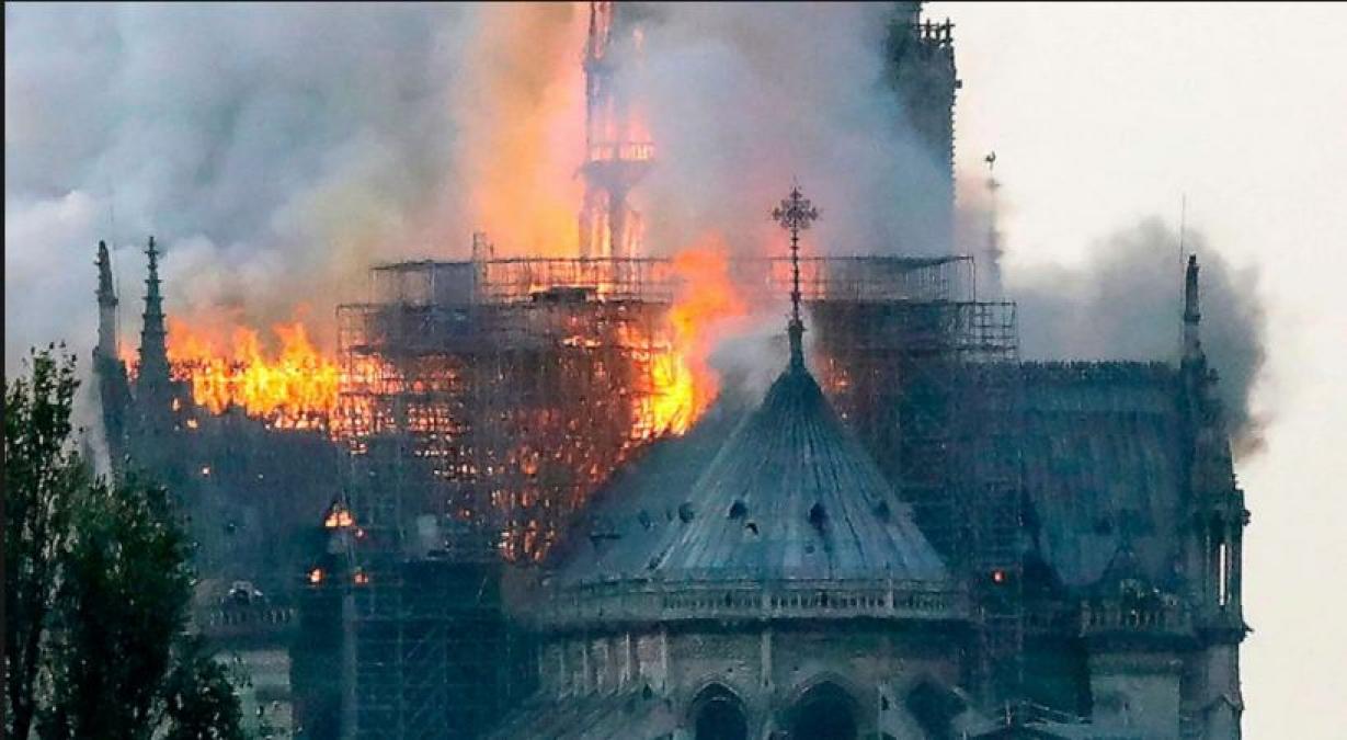 UNESCO World Heritage Notre-Dame Cathedral starts a massive fire...video inside