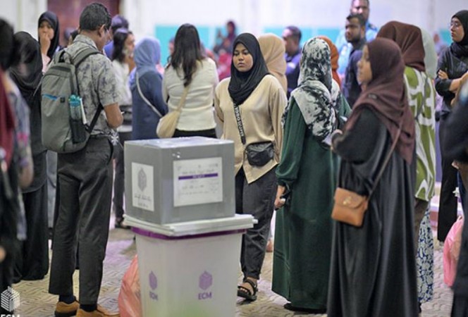 भारत विरोधी मोहम्मद मुइज्जु का पद रहेगा या जाएगा ? मालदीव में आज राष्ट्रपति चुनाव का मतदान
