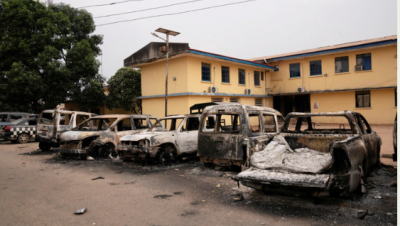 Suspected separatist militants kill two civilians and four Nigerian police officers