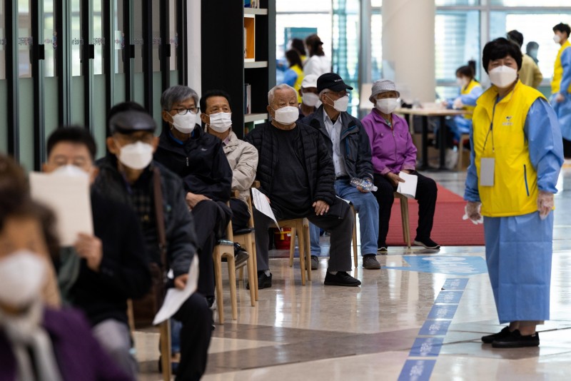 दक्षिण कोरिया में कोरोना मामलों की बढ़ोतरी के बीच शुरू होगा वैक्सीन अभियान