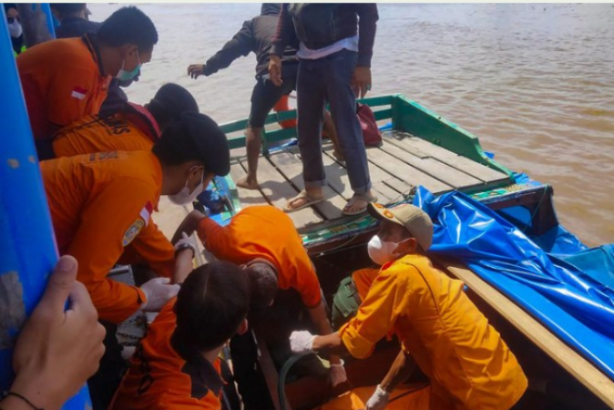 Boat capsizes in Indonesia, killing 11 people