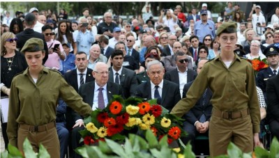 Israel comes to a halt to commemorate the victims of the Holocaust