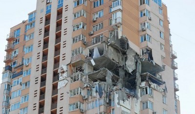 कीव का अपार्टमेंट  रूसी रॉकेट से टकराया, दस लोग घायल