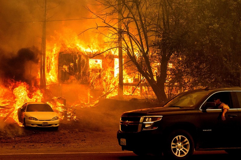 कैलिफ़ोर्निया में लगी आग के कारण प्रभावित हुआ  गोल्ड रश टाउन