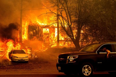 कैलिफ़ोर्निया में लगी आग के कारण प्रभावित हुआ  गोल्ड रश टाउन