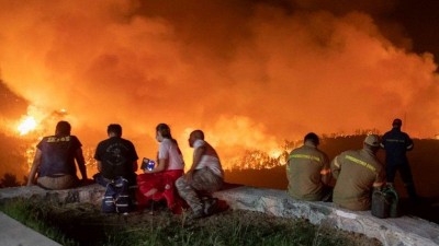 ग्रीस में नहीं थम रहा आग का कहर, 1 की मौत कई लोग हुए घायल