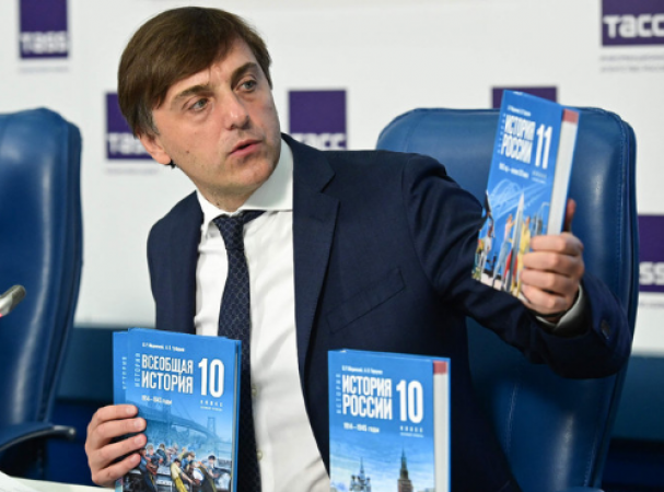 Russia releases updated history books that praise the Ukraine offensive