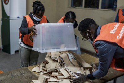 Zambia election: Vote count begins