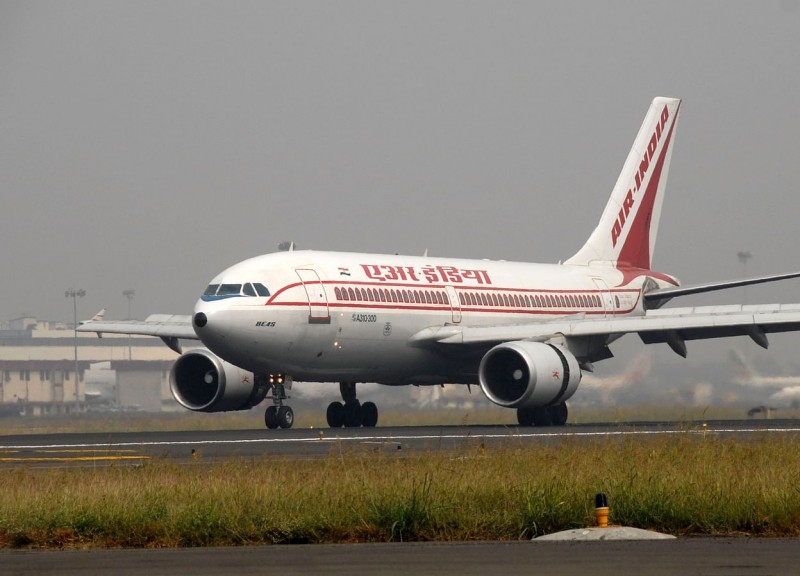 काबुल से एयर इंडिया की फ्लाइट में भेजे गए 100 से अधिक लोग