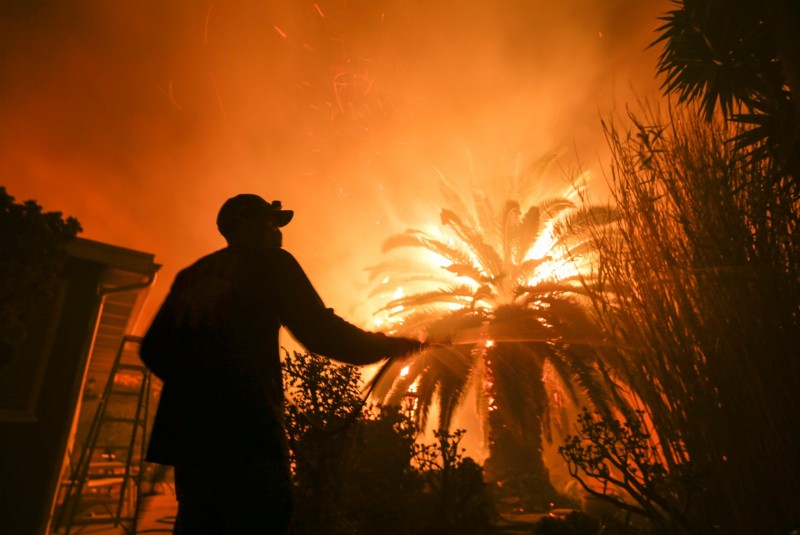 Pathetic! Spain Evacuates Nearly 1,000 People from Way of Wildfire